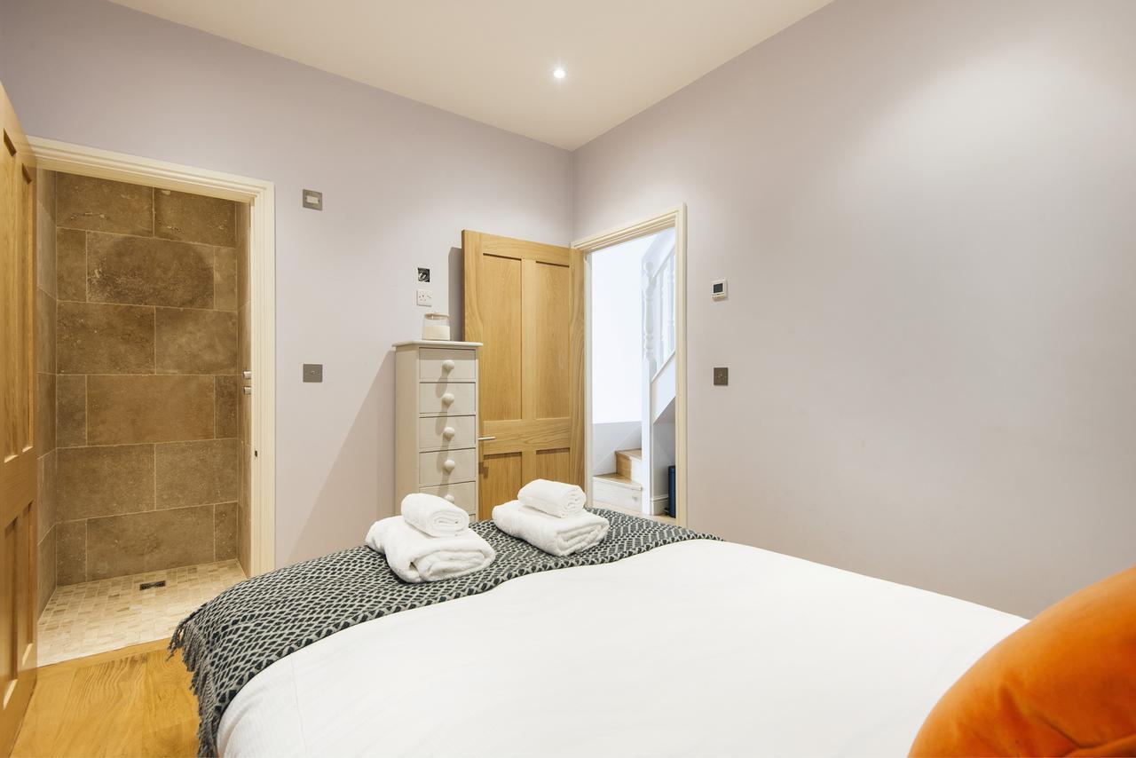 Enchanting Southfields Home By King George'S Park ロンドン エクステリア 写真