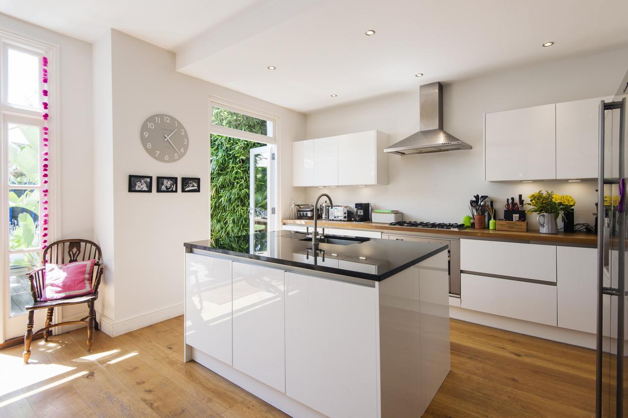 Enchanting Southfields Home By King George'S Park ロンドン エクステリア 写真