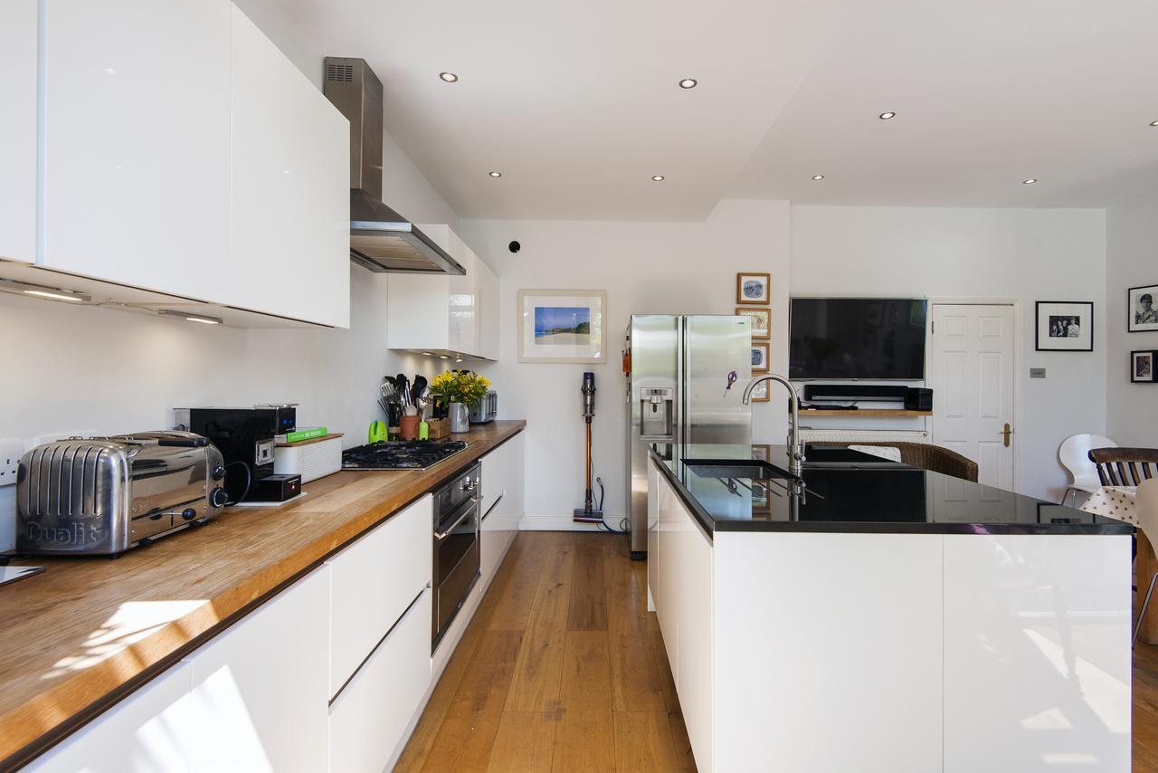 Enchanting Southfields Home By King George'S Park ロンドン エクステリア 写真