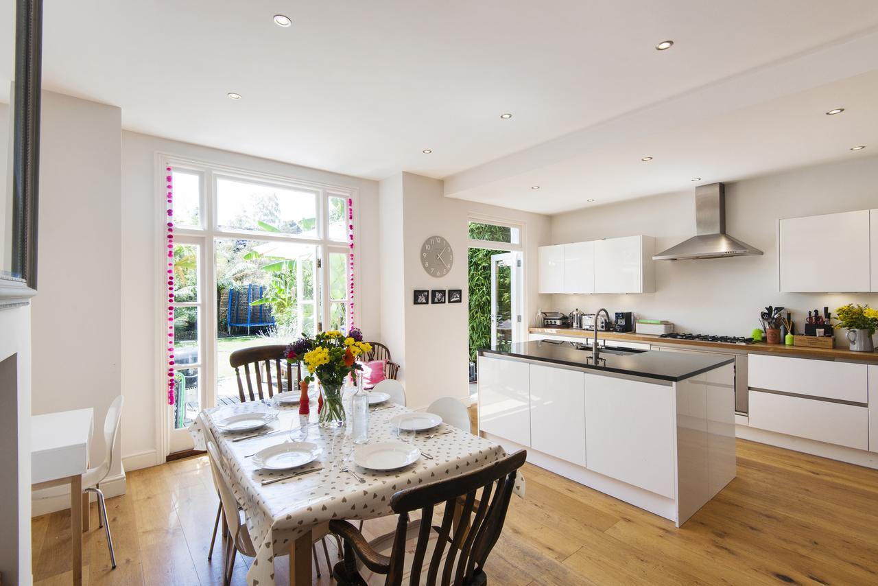 Enchanting Southfields Home By King George'S Park ロンドン エクステリア 写真
