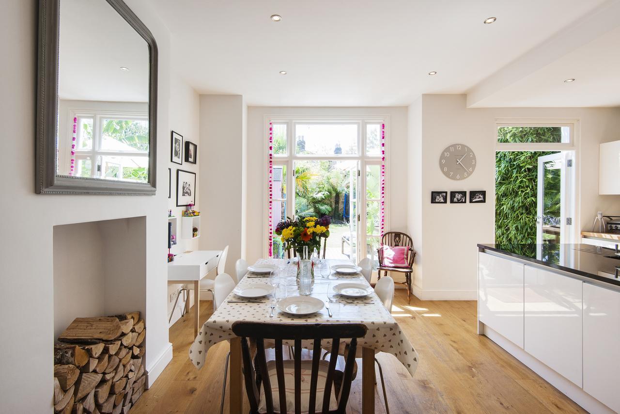 Enchanting Southfields Home By King George'S Park ロンドン エクステリア 写真