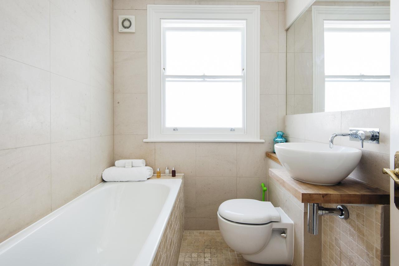 Enchanting Southfields Home By King George'S Park ロンドン エクステリア 写真